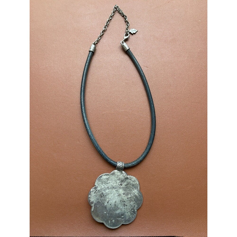 Vintage Silver Tone Crucifix Pendant Necklace Black Leather Cord Religious Jewel - Picture 5 of 5